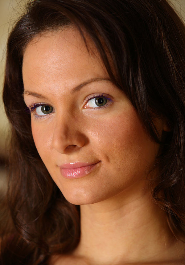 Александра, 25